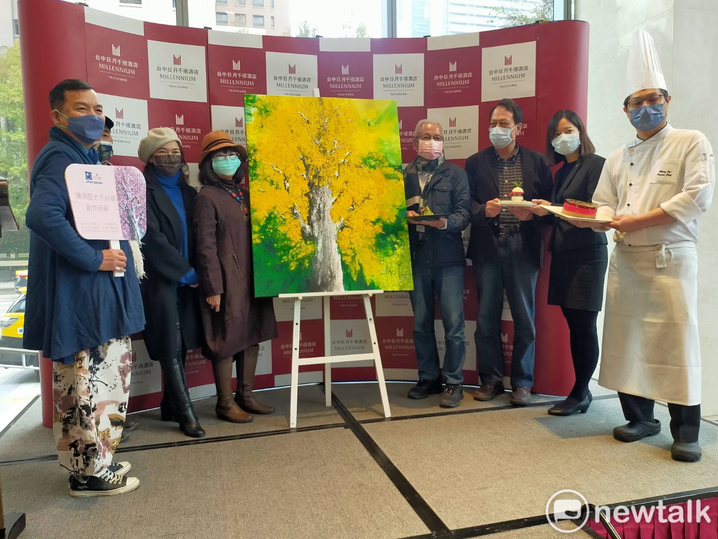 藝術家陳炳臣以大千欣禧為題舉辦的新春畫展今（12）開幕。   唐復年/攝 