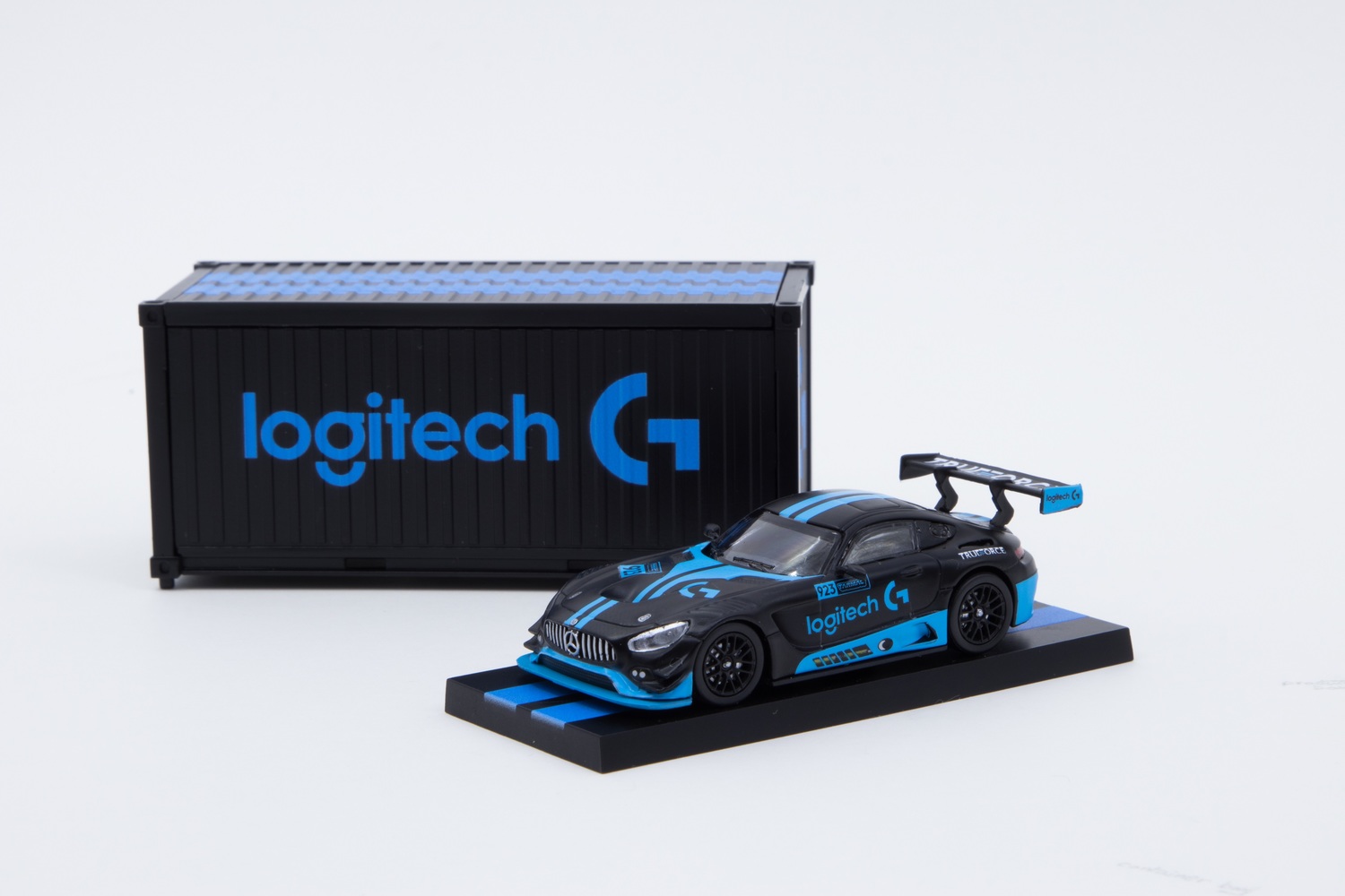 自1月24日起，於Logitech G春節活動期間購買指定品項，再送Logitech G 40週年紀念模型   圖：Logitech G/提供