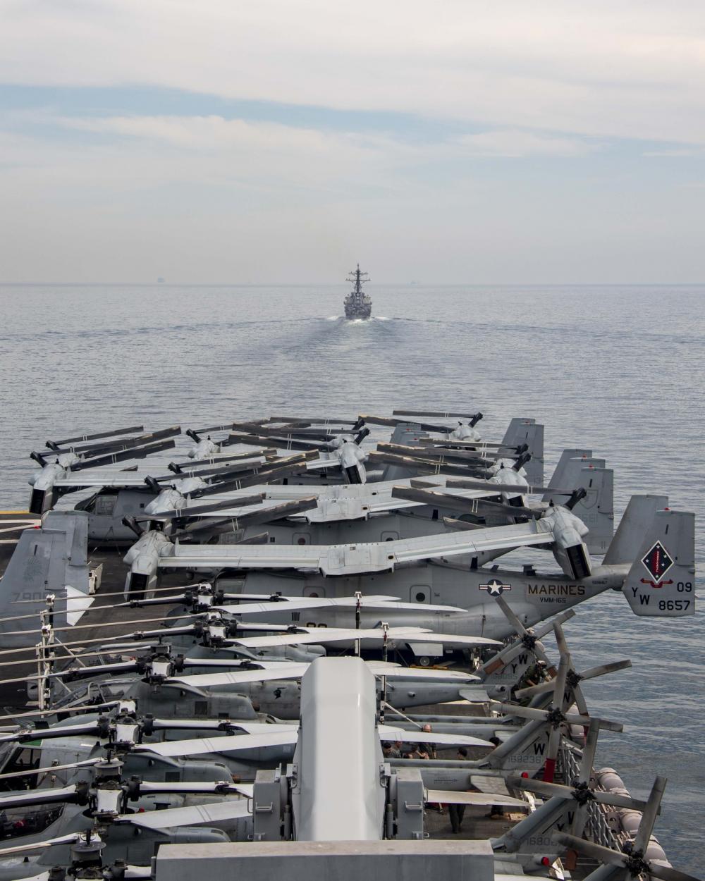 美軍太平洋艦隊公布「艾塞克斯號」兩棲攻擊艦ARG通過麻六甲海峽時照片。   圖：翻攝U.S. Indo-Pacific Command推特