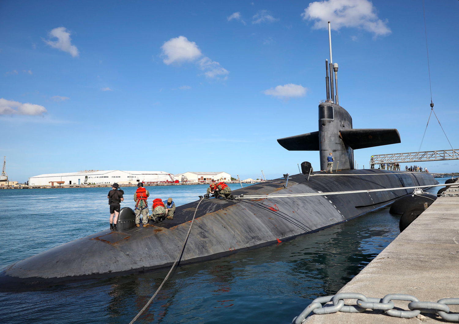 美國海軍高調宣布，彈道導彈潛艇內華達號（SSBN 733）於 1 月 15 日抵達關島阿普拉港，反映美國對印度太平洋地區的承諾。   圖：翻攝自美國海軍推特