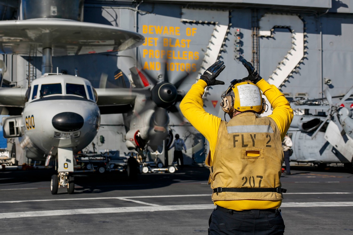 美軍航母林肯號艦載E－2D先進「鷹眼」預警機（Advanced Hawkeye）。   圖：翻攝U.S. Pacific Fleet臉書（資料照）