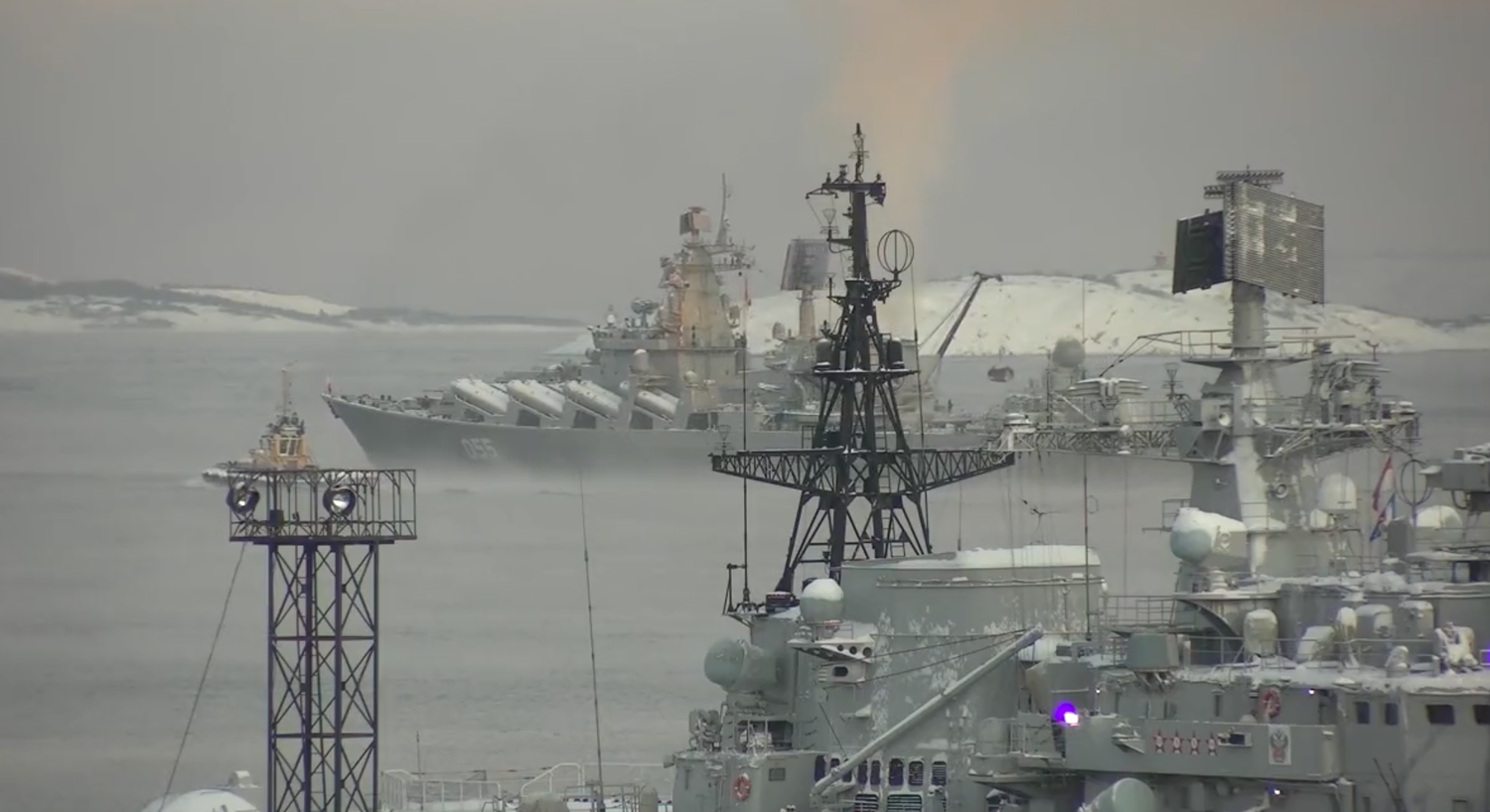 俄羅斯「烏斯季諾夫元帥號(055)」飛彈巡洋艦駛離北方艦隊基地北莫爾斯克。   圖：俄羅斯國防部照片