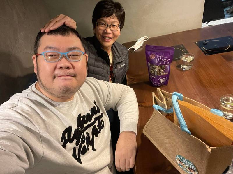 他們中出了叛徒！誰洩漏柯文哲失言？ 四叉貓指「就在這群人之中」