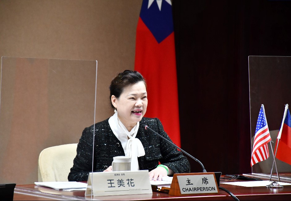 「部長不發我來發啦！」 303份停電免費雞排經濟部門口今送完為止