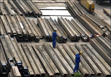 中國歐盟商會發布報告指出，中國的重工業產能過剩，對全球經濟造成「廣泛」破壞，其中，鋼鐵生產與市場需求「完全脫鉤」。   圖：中央社資料照片