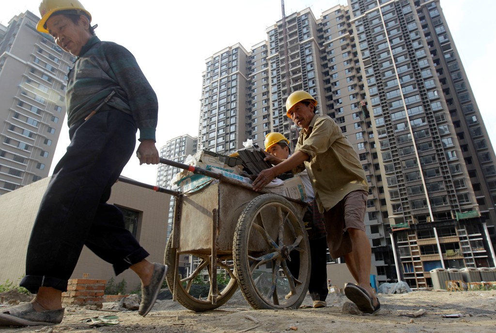 熟悉中國經濟數據的人士表示，空蕩蕩的公寓數量過多以及工廠訂單的持續縮減，導致中國經濟活動持續放緩。   圖：達志影像/路透社資料照片