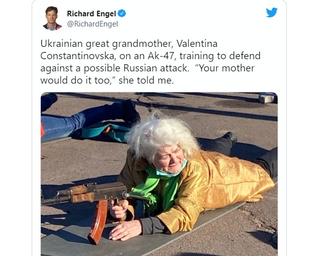 NBC記者恩格爾在推特貼出坦丁諾夫斯卡的練槍照。   圖：翻攝恩格爾推特