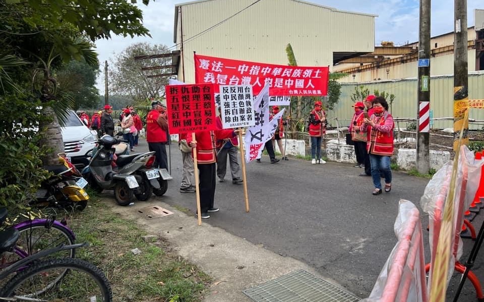 抗議「五星旗天后宮」遭勒令拆除 立委蔡易餘遭民眾點名「仇恨反中國」 |