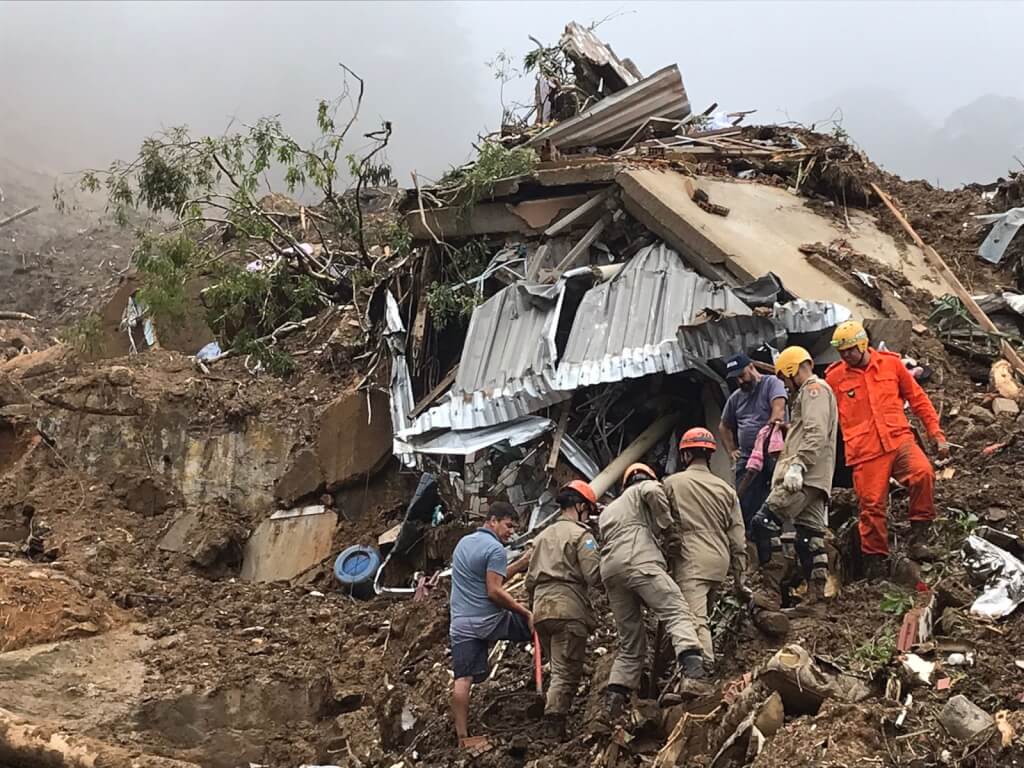 巴西里約山城暴雨引發洪水土石流  增至146死