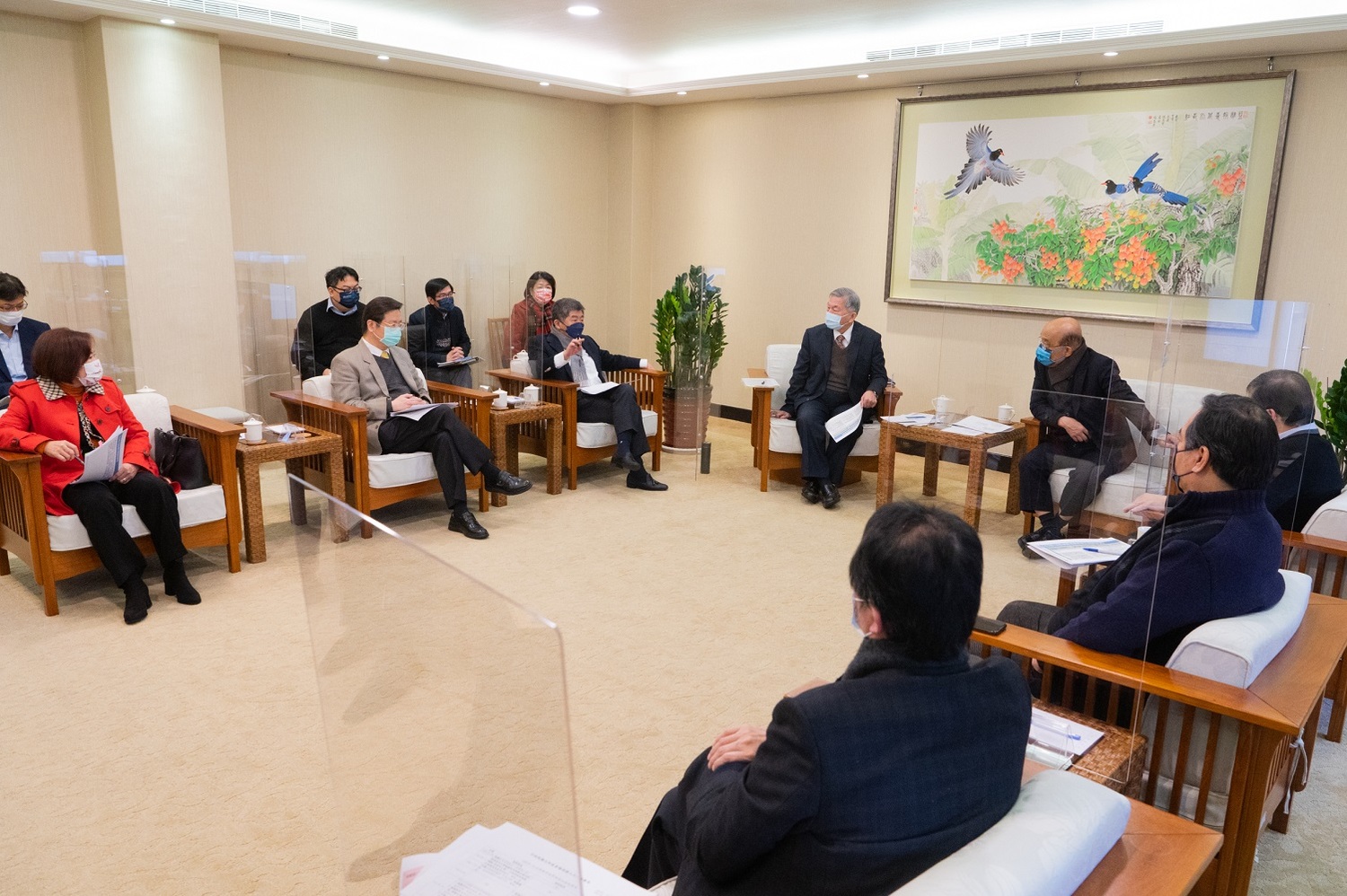 疫苗打氣下滑 政院：提供獎勵高齡長者施打