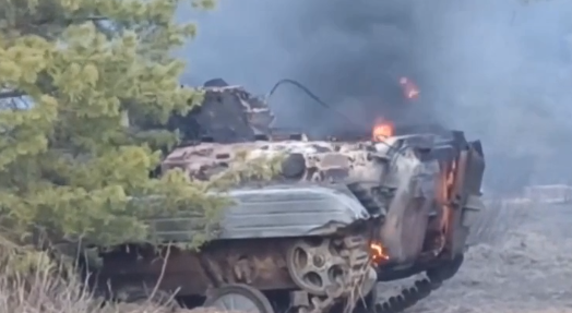 真駁火？假新聞？俄羅斯秀照片稱烏軍2車5士兵越界遭摧毀、擊斃
