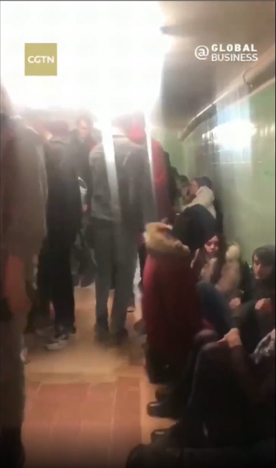 （影）俄軍三路進犯 爆炸聲頻傳! 烏克蘭民眾躲地鐵、防空洞保自身安全