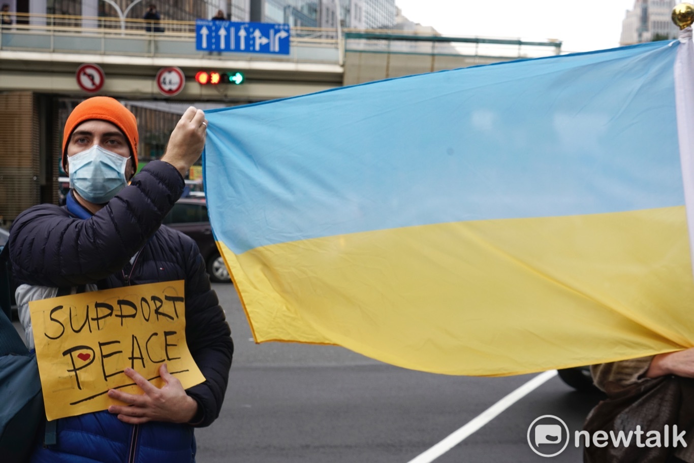 現場直擊》數十位旅台烏克蘭人抗議俄羅斯軍事行動