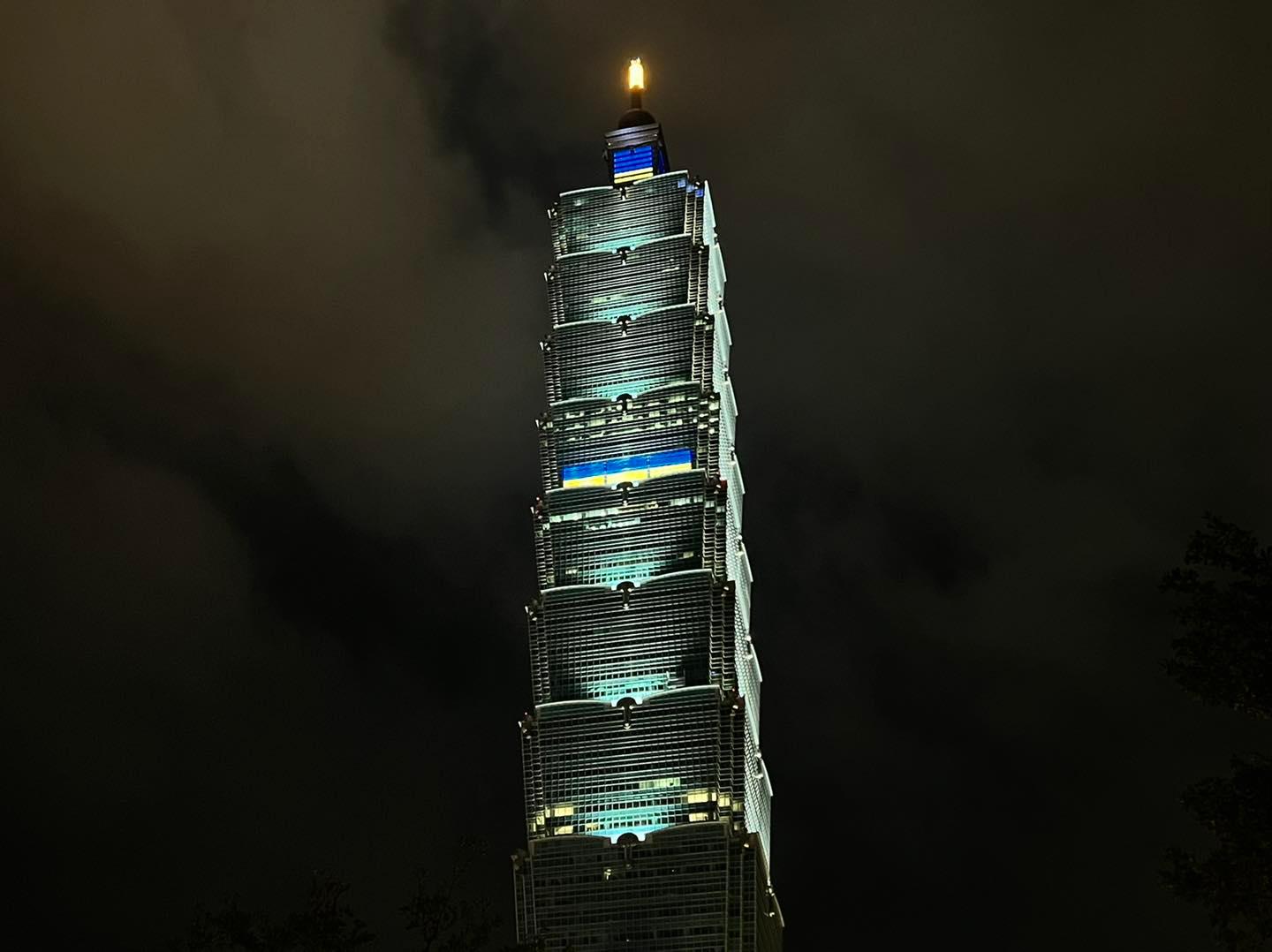 台北101今晚點燈 亮烏克蘭國旗為和平祈福