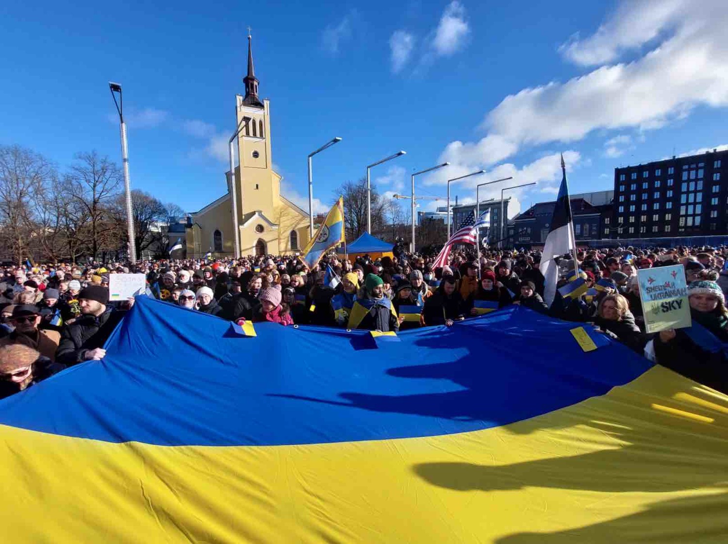 愛沙尼亞日前出現街頭反戰運動，力挺烏克蘭。   圖：翻攝自澤連斯基推特