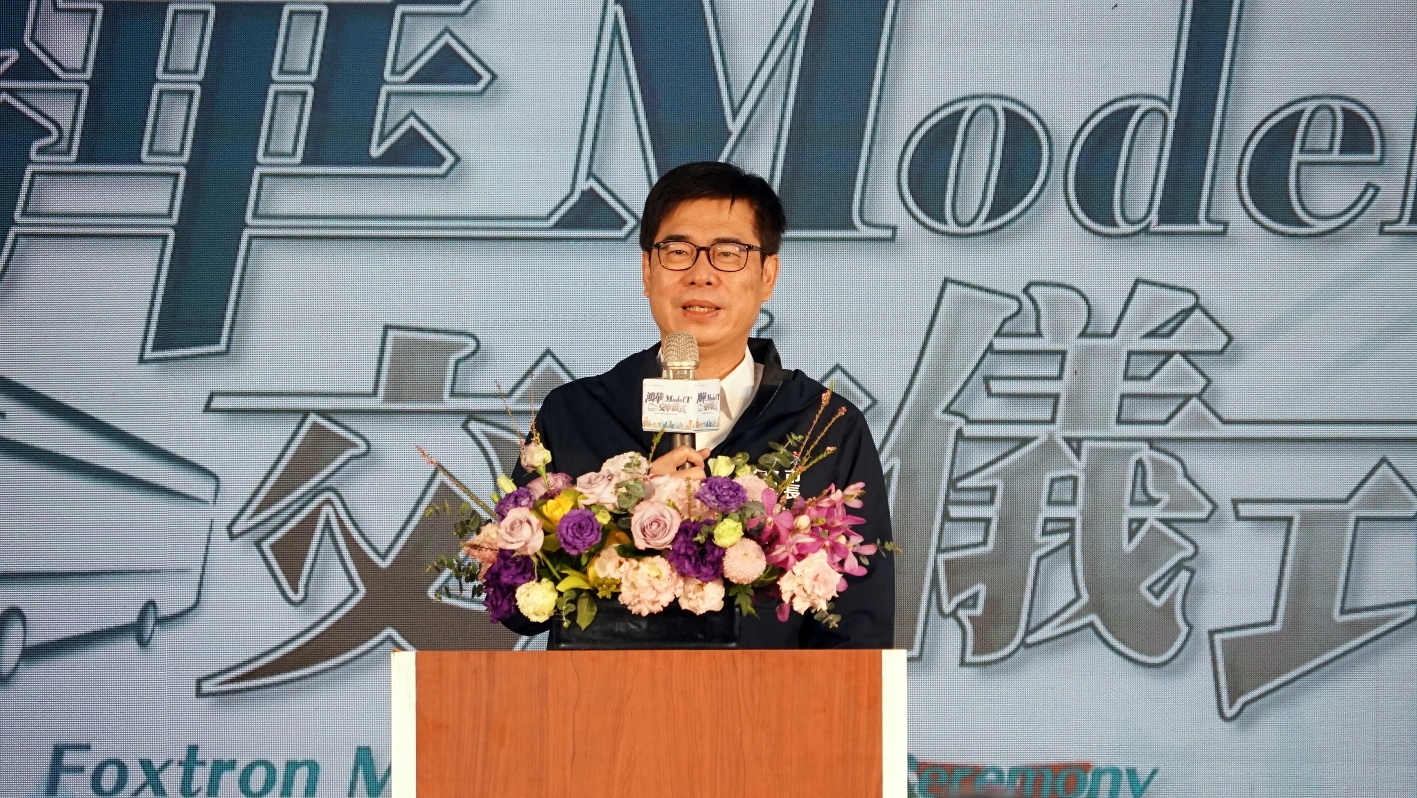 鴻海Model T高雄交車 陳其邁：打造全球最重要的電巴基地