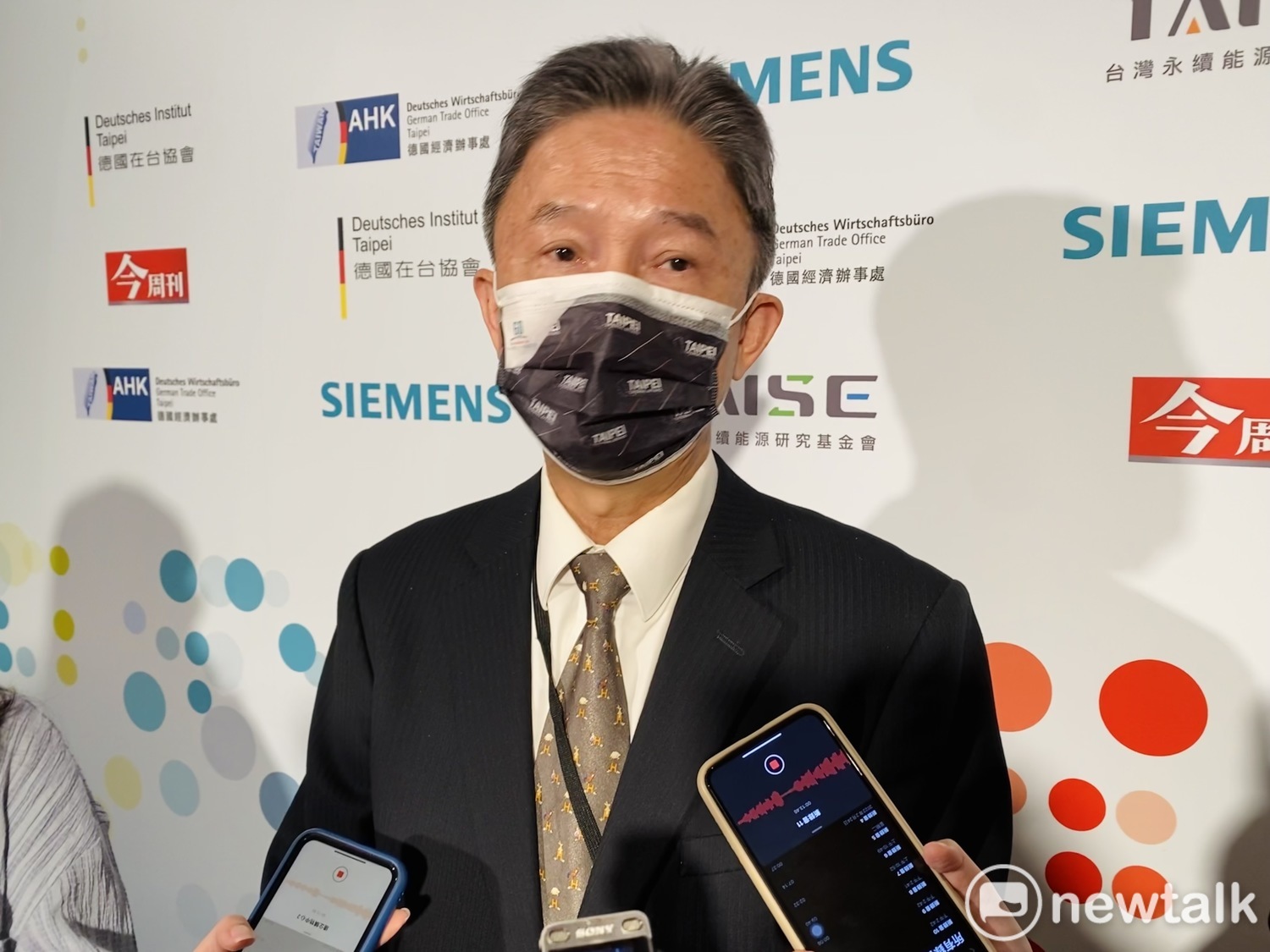 北市府設烏克蘭版「連儂牆」聲援 柯文哲捐出10萬元