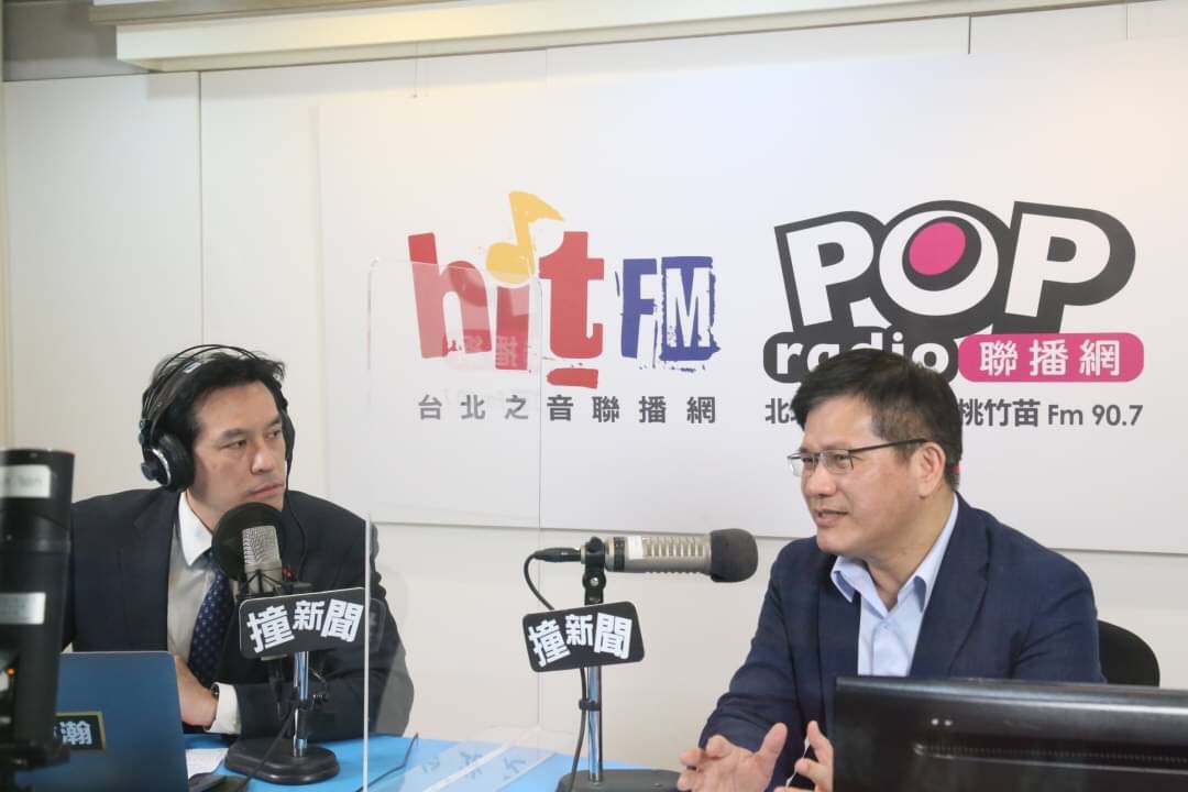 資深媒體人黃暐瀚專訪前交通部長林佳龍，談及2022九合一選舉。   圖：《POP撞新聞》提供