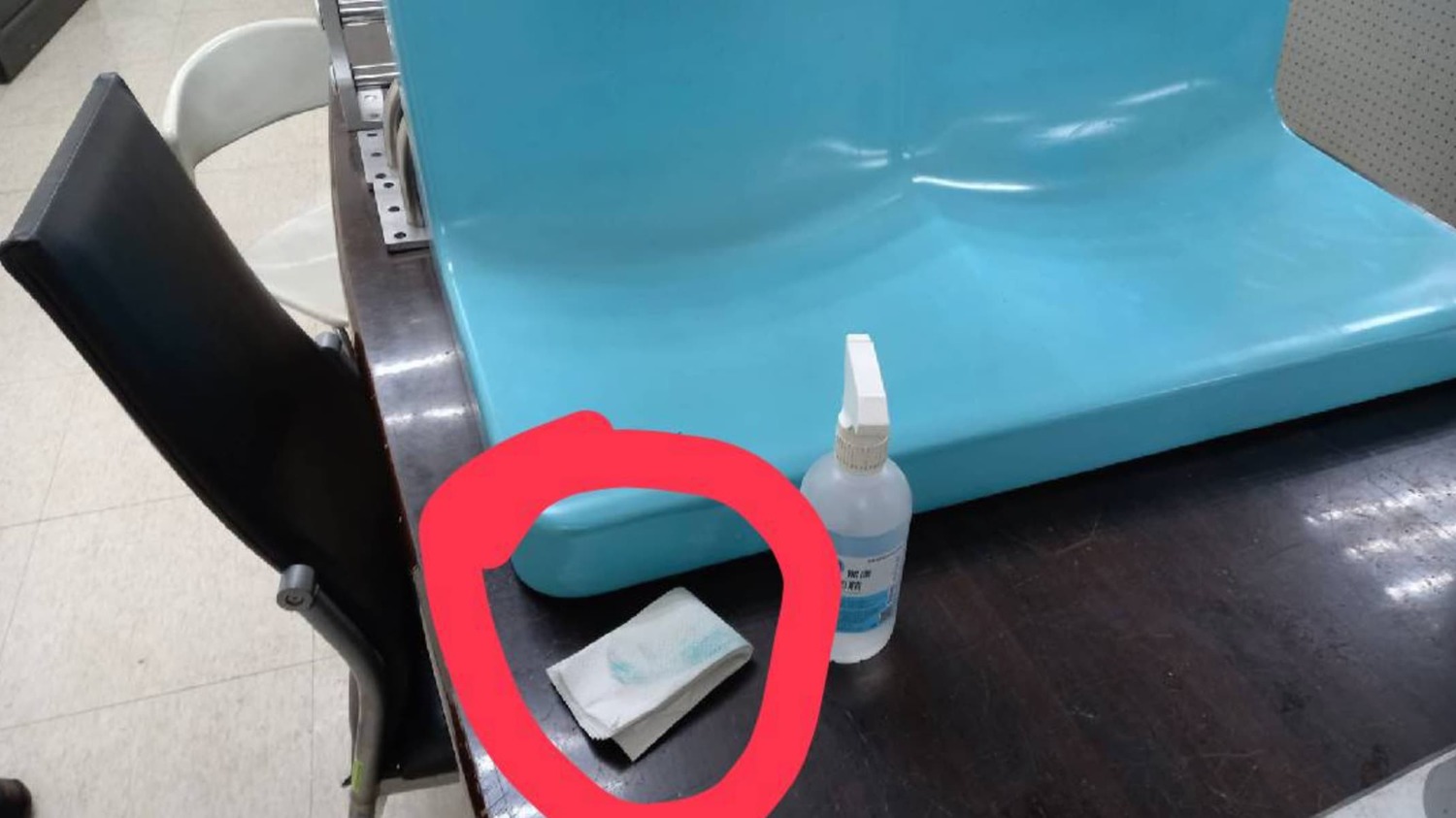 消毒驚見「落漆」！北捷：別再拿酒精噴座椅