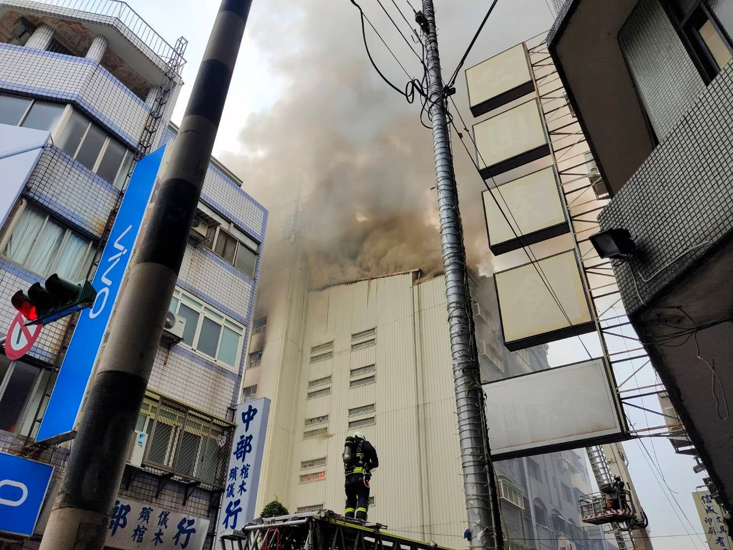興中街大樓火警為城中城翻版？中市府嚴正駁斥