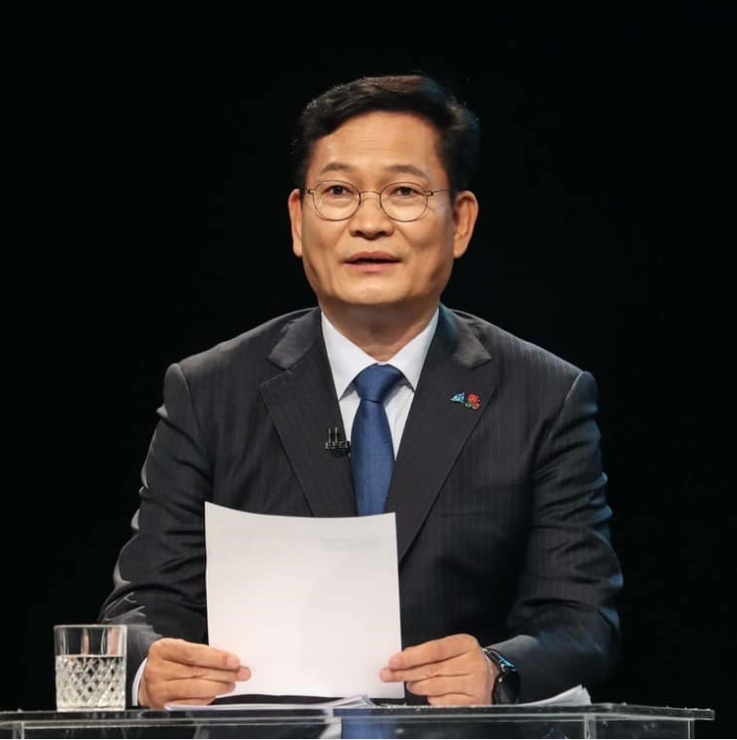 頭部鮮血直流! 韓國執政黨主席在總統大選拉票途中遇襲 遭人用鎚子痛毆數次
