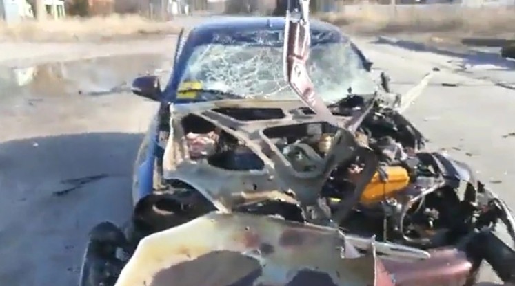 (影)俄軍坦克朝民車「連三轟」影片曝光! 烏克蘭老夫妻相依慘死車內