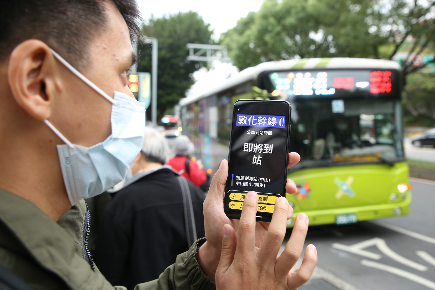 輔助視障者搭公車 北市再增5路線可預約到站