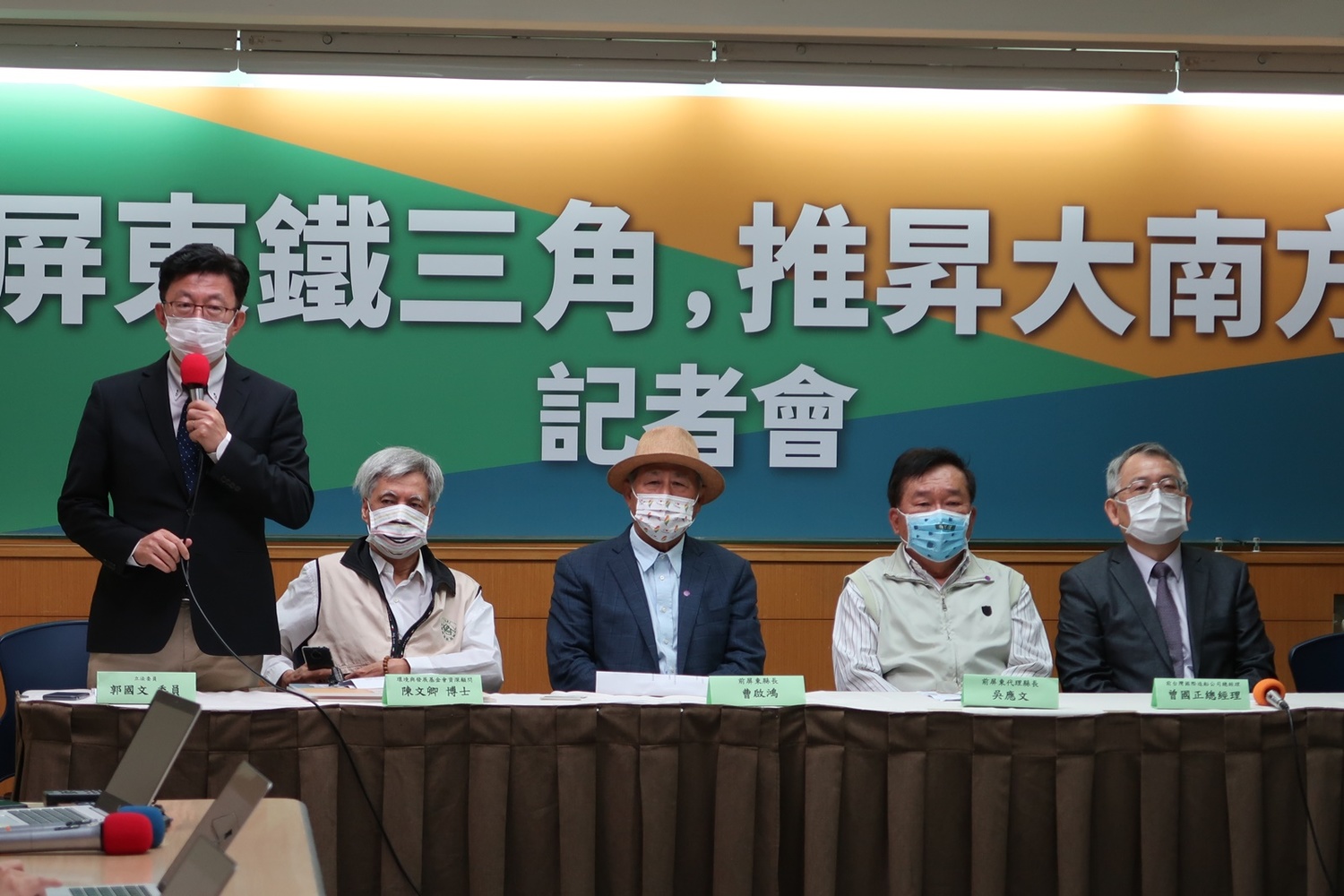 曹啟鴻挺鍾佳濱：讓周春米去內閣歷練、莊瑞雄去為政策辯護