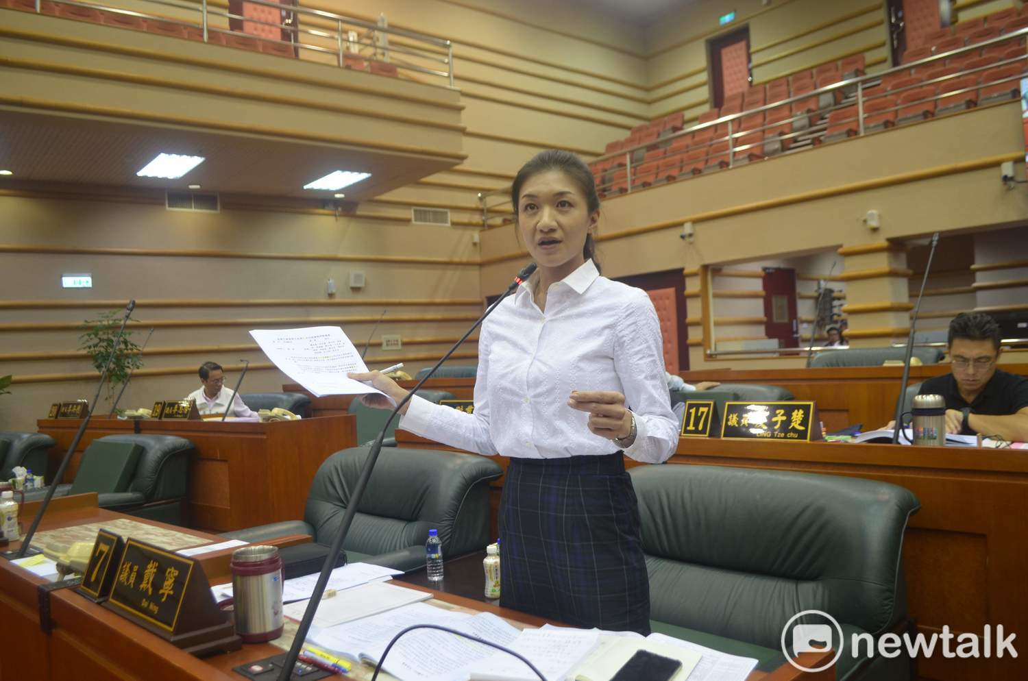 戴寧：未收取分毫不法款項 擦乾眼淚逆風前行
