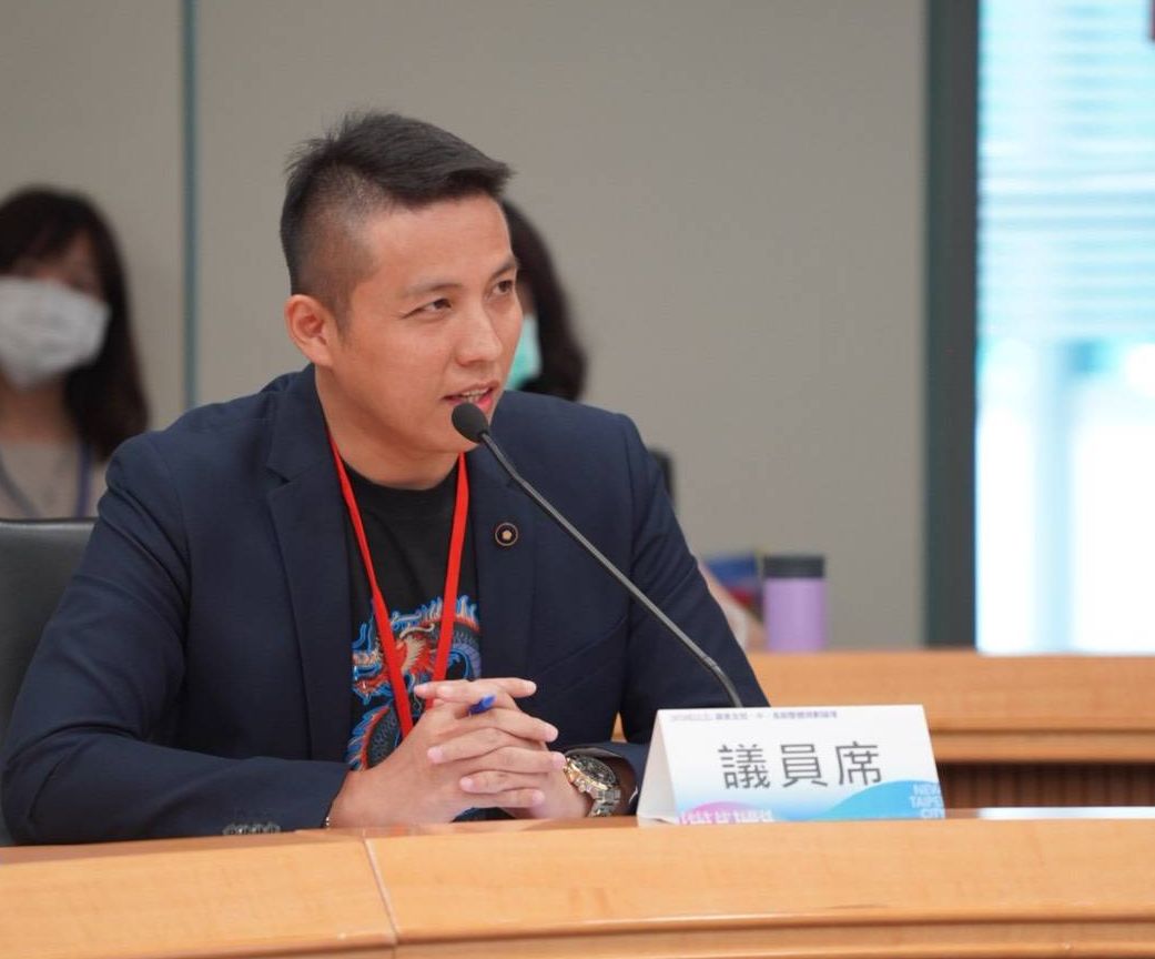 蘇揆赴新北嘆昔蓋市府大樓未被感念 陳偉杰諷綠割稻尾更多