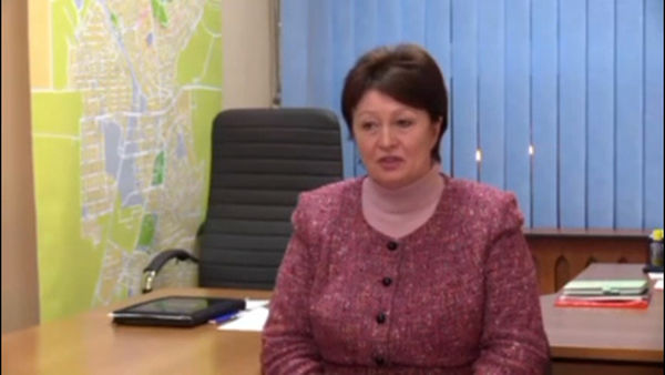 俄軍任命的新市長丹尼爾琴科（Galina Danilchenko）宣布將播放俄羅斯電視頻道。   圖:翻攝自梅利托波爾市長辦公室發布影片