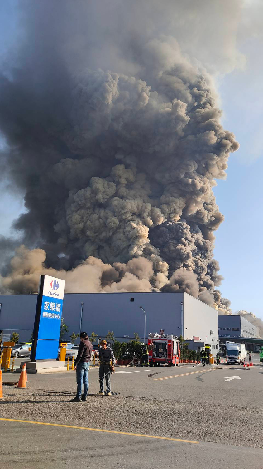 楊梅倉大火影響線上購物配送？家樂福：已緊急請求支援
