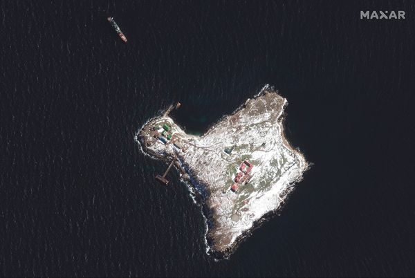 澤連斯基令交換戰俘  蛇島19名士兵將乘坐被俄軍占領救難船回烏國