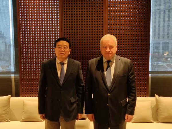 中國外交部涉外安全事務專員程國平17日與俄羅斯駐北京大使傑尼索夫（Andrey Ivanovich Denisov）會面。   圖:中國外交部