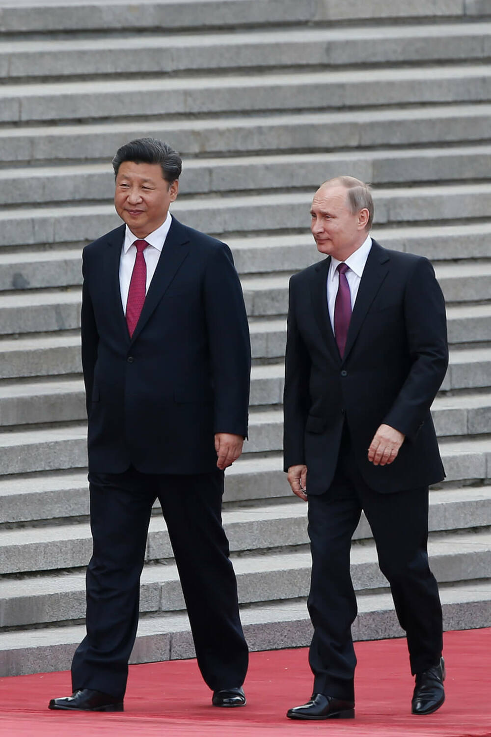 烏克蘭呼籲中國譴責俄羅斯的「野蠻行徑」。圖為2016年6月中國國家主席習近平（左）迎接到訪北京的俄國總統蒲亭（右）。   圖/中新社 