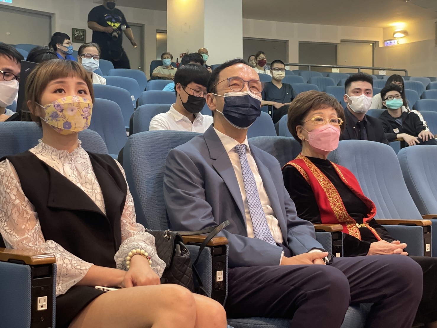 前副總統呂秀蓮(右一)指俄烏戰爭「沒有贏家」,遭批評「何不乾脆加入國民黨」。 圖:國民黨提供 前副總統呂秀蓮(右一)指俄烏戰爭「沒有贏家」,遭批評「何不乾脆加入國民黨」。 圖:國民黨提供