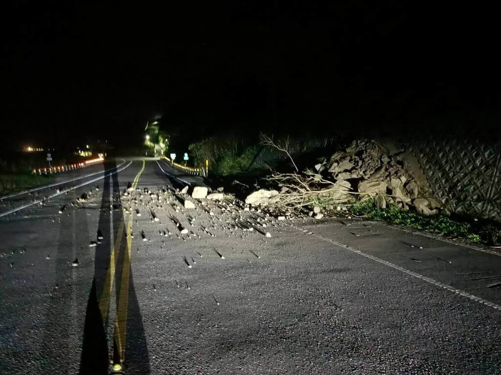 花蓮地震 玉長公路龜裂禁行玉興橋斷梁改道