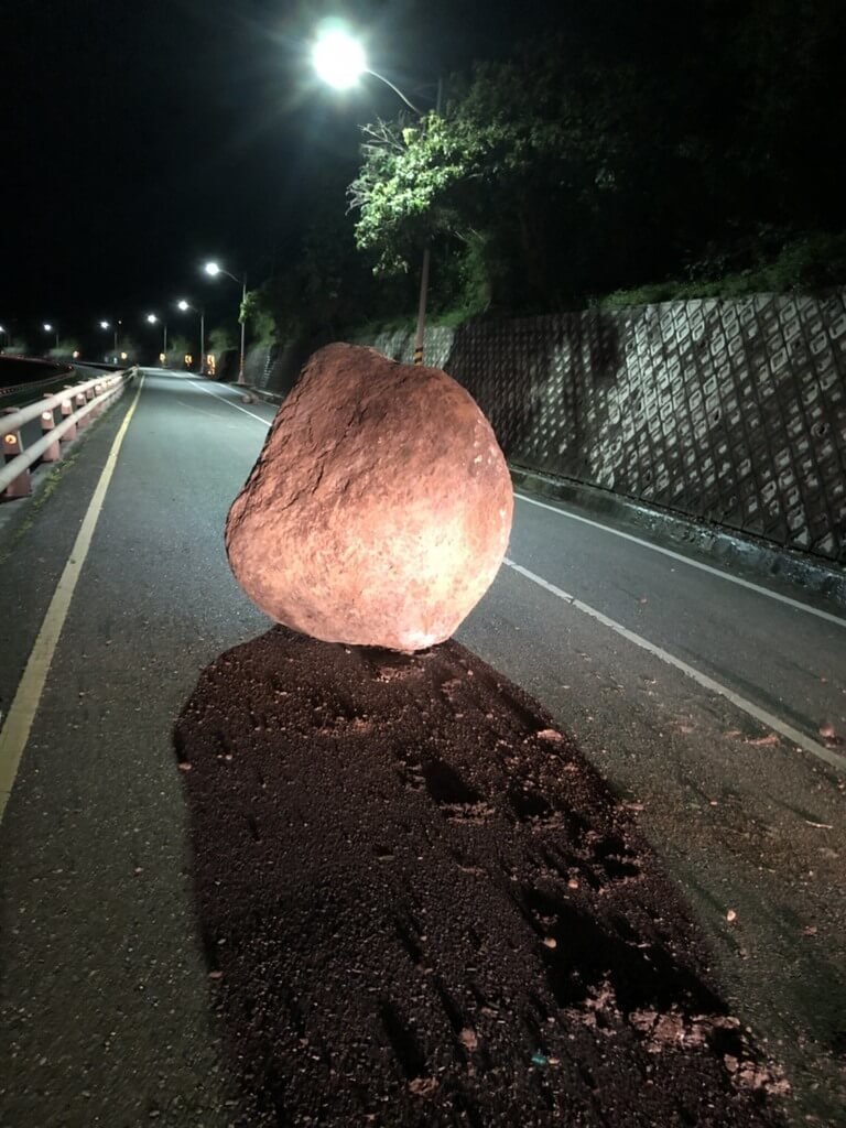 花蓮地震 玉長公路龜裂禁行玉興橋斷梁改道