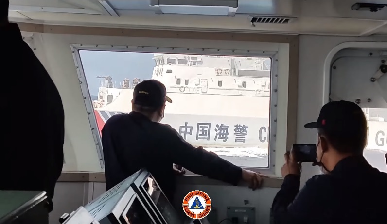 畫面曝光！中菲海巡南海黃岩島強碰 最近僅19.2公尺