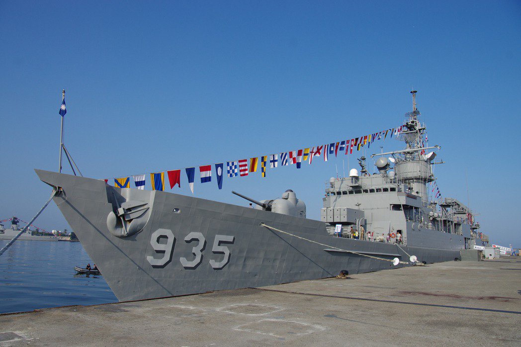 【更新】艦艇官兵染新冠！「台中婚宴傳播鏈」海軍士官染疫 足跡遍布南北