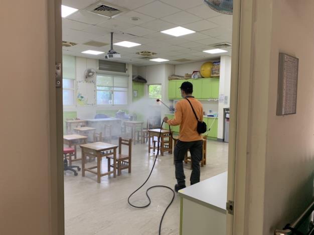 疫情多點爆發蔓延至校園！全台17校宣布停課