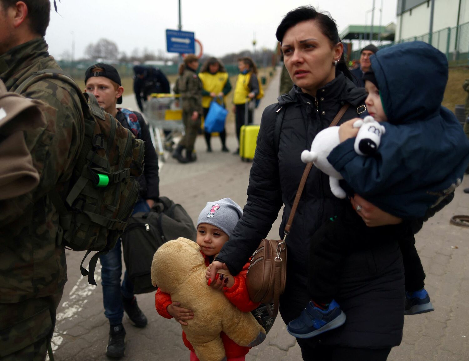 俄烏戰爭頻傳俄軍性侵烏克蘭婦女事件。（圖為烏克蘭難民）   圖：達志影像/路透社