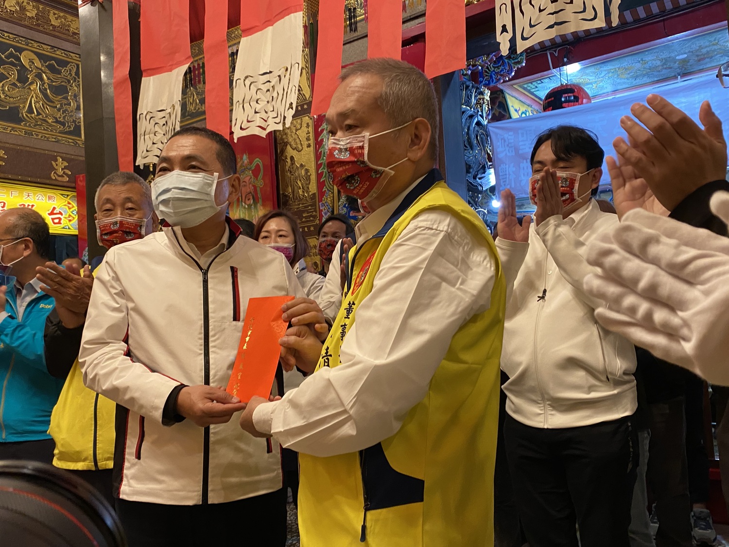 板橋北極宮慶玄天上帝聖誕暨建廟百週年  侯友宜贈「位極鎮天」匾額
