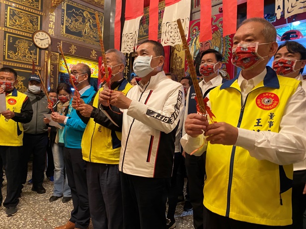 板橋北極宮慶玄天上帝聖誕暨建廟百週年  侯友宜贈「位極鎮天」匾額