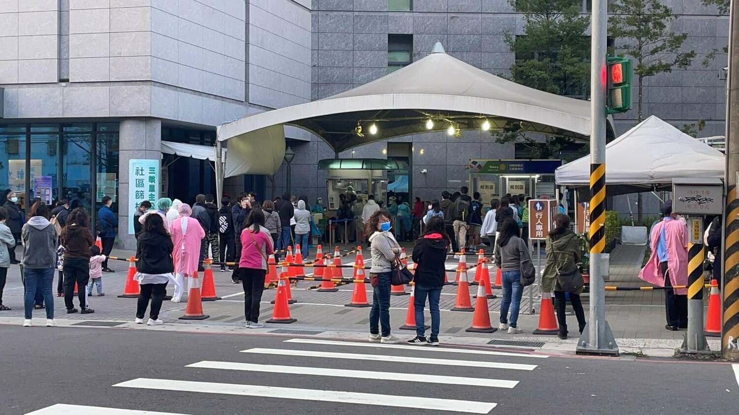 侯友宜：新北疫情下降   卓冠廷直轟是篩檢塞車