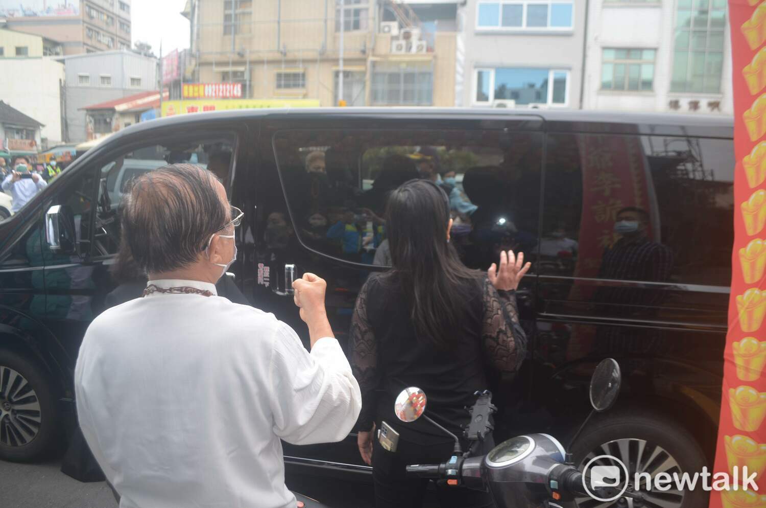 嘉義市議員戴寧戒護祭父 手腳未戴戒具