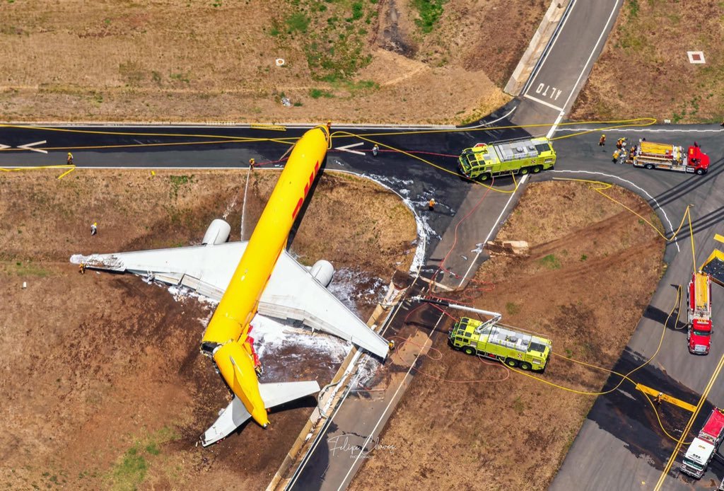 DHL貨機迫降哥斯大黎加機場 機尾斷裂、無人傷