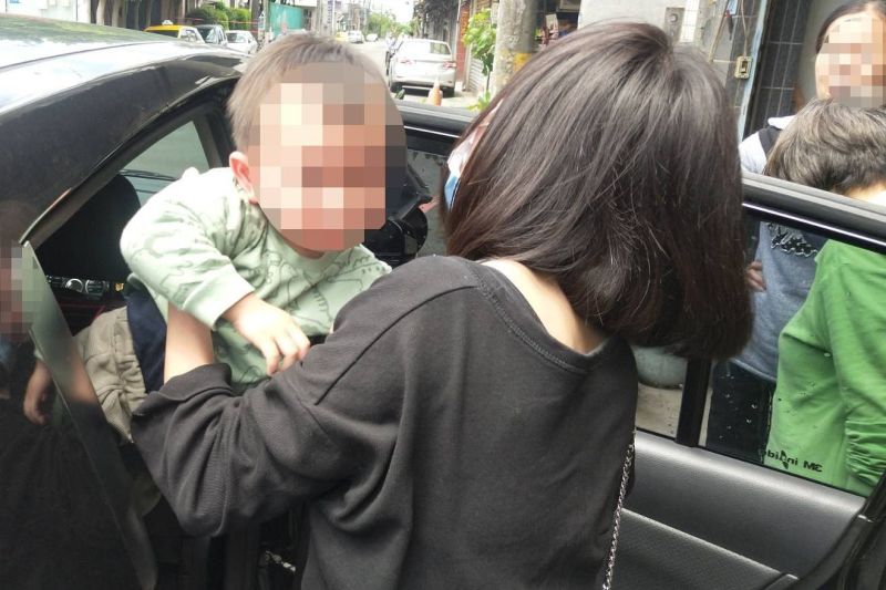 自動上鎖1歲童受困　警找鎖匠化解