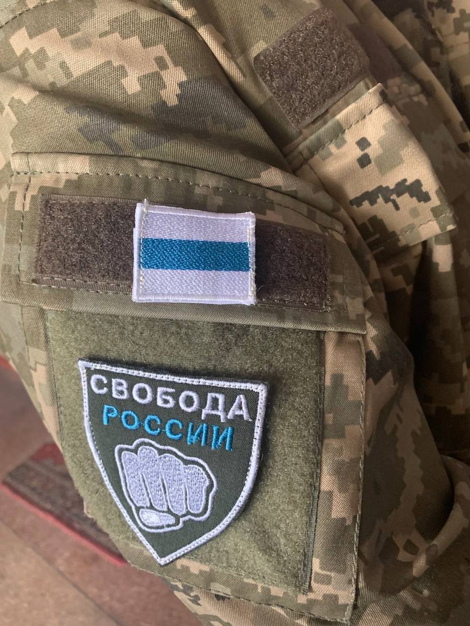 俄烏戰爭》反戰新軍服曝光！ 投降俄軍組「自由俄羅斯」軍團對抗普丁