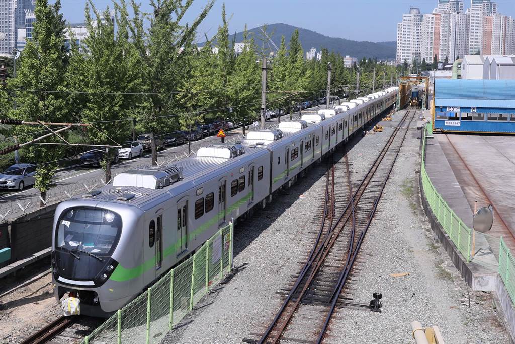 「最美電聯車」EMU900防墜板頻斷裂！台鐵：1個月內全面更換